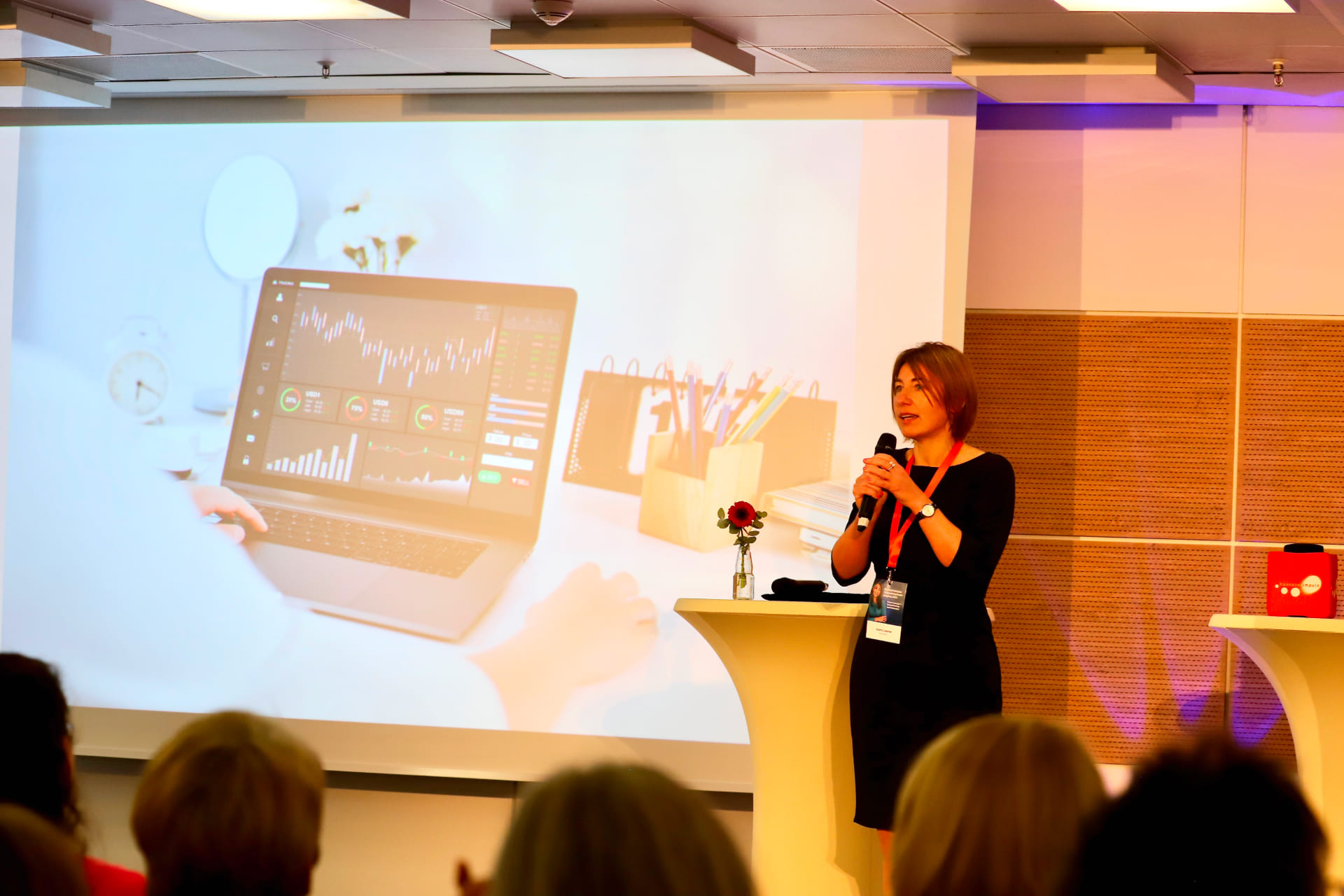 Unternehmerinnenkongress 2024 in Hannover: Netzwerken in der Sparkasse